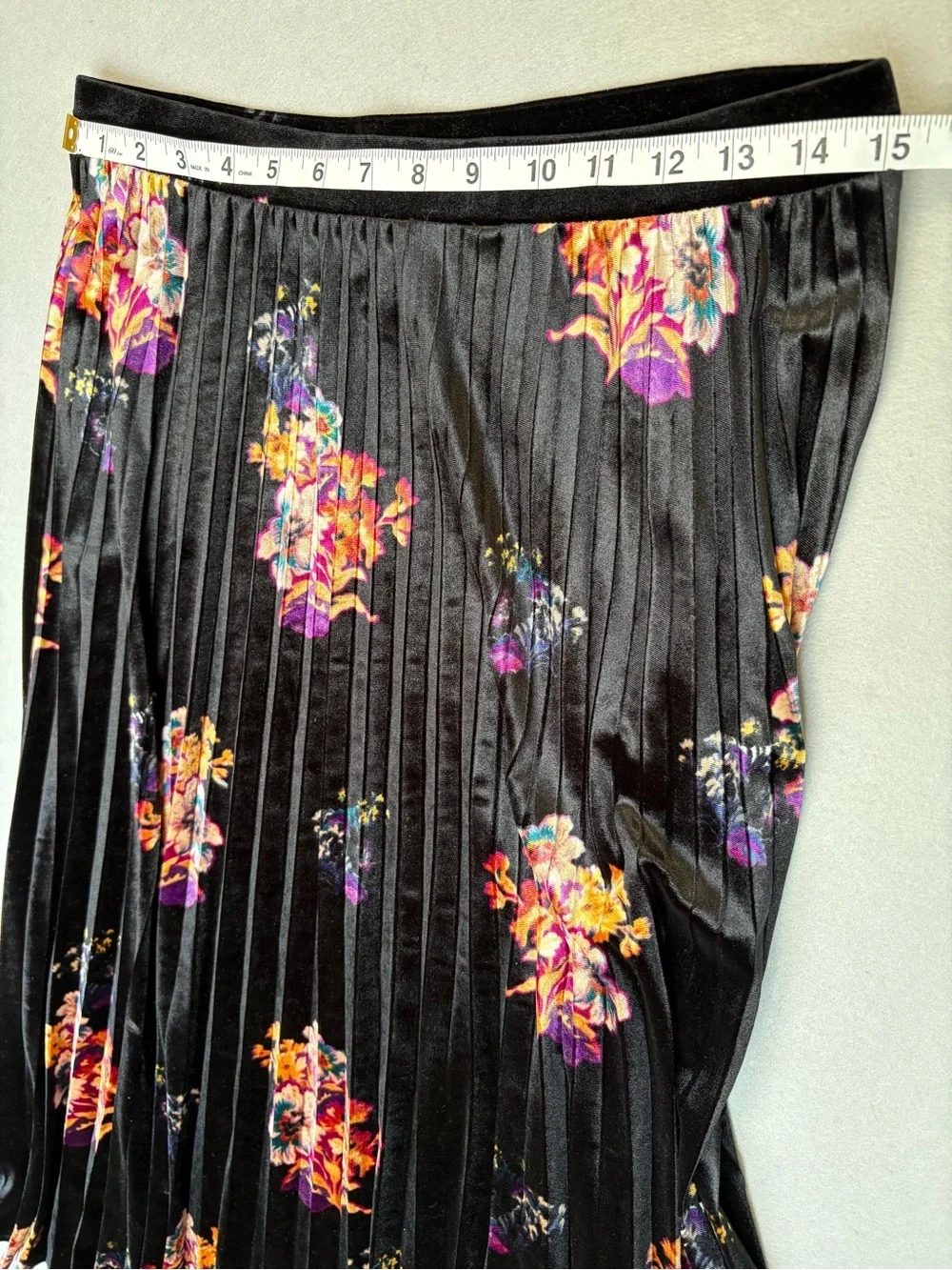 Anthropologie Maeve Black Velvet Floral Pleated Pull On Elastic Midi Skirt sz M